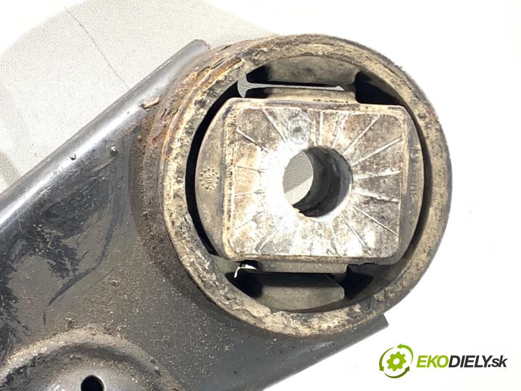 VW TOUAREG SUV 2006 165 kW 3.0 V6 TDI 2967 výztuha pod motor  (Přední výztuha)