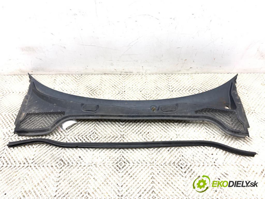 AUDI A3 8P liftback 2003 103 kW 2.0 TDI 1968 Torpédo, plast pod čelné okno 8P1819415A (Torpédo (plast pod čelným sklom))