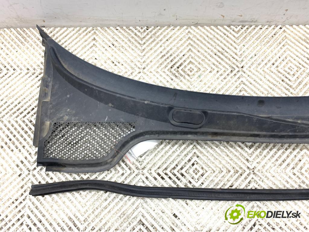 AUDI A3 8P liftback 2003 103 kW 2.0 TDI 1968 Torpédo, plast pod čelné okno 8P1819415A (Torpédo (plast pod čelným sklom))