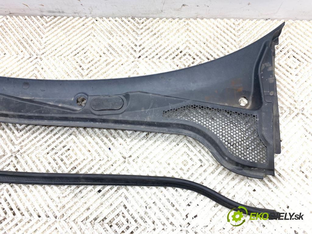 AUDI A3 8P liftback 2003 103 kW 2.0 TDI 1968 Torpédo, plast pod čelné okno 8P1819415A (Torpédo (plast pod čelným sklom))