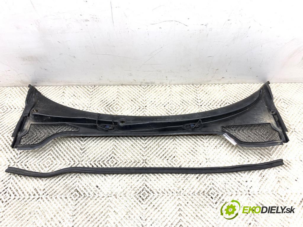 AUDI A3 8P liftback 2003 103 kW 2.0 TDI 1968 Torpédo, plast pod čelné okno 8P1819415A (Torpédo (plast pod čelným sklom))