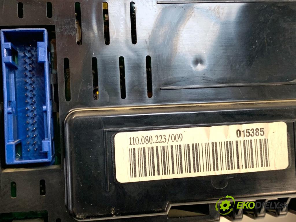 AUDI A3 8P liftback 2003 103 kW 2.0 TDI 1968 Prístrojovka 8P0920930C (Prístrojová doska)