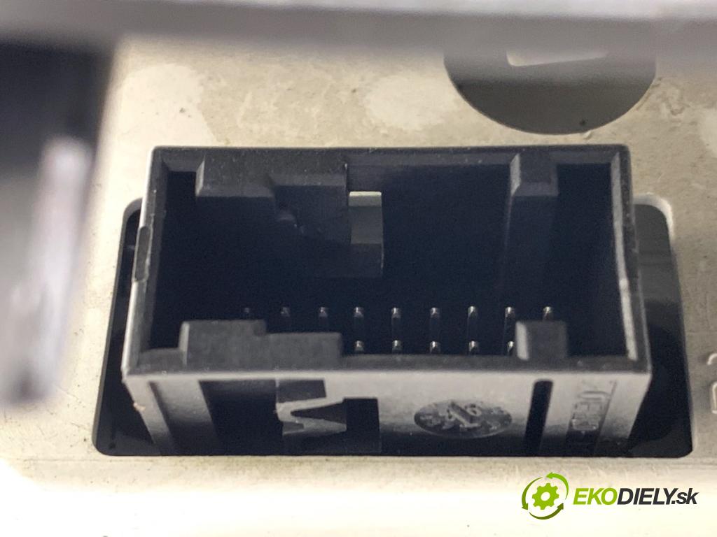 PEUGEOT 307 liftback 2002 80 kW 1.6 16V 1587 Dislpej 9646652577 (Prístrojová doska)