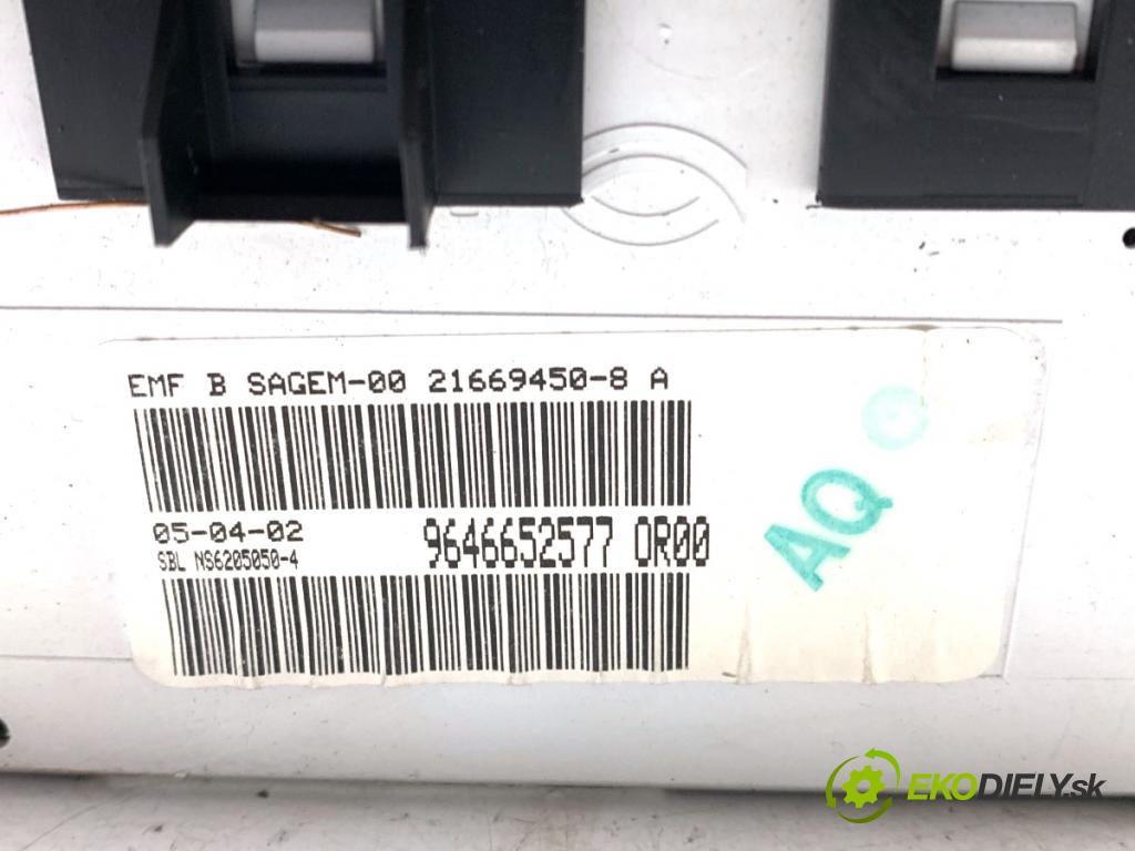 PEUGEOT 307 liftback 2002 80 kW 1.6 16V 1587 Dislpej 9646652577 (Prístrojová doska)