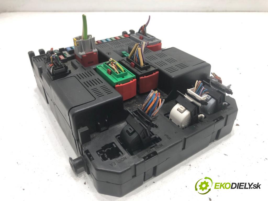 PEUGEOT 307 liftback 2002 80 kW 1.6 16V 1587 modul BSI 9636760580 (Pojistková skříňka)