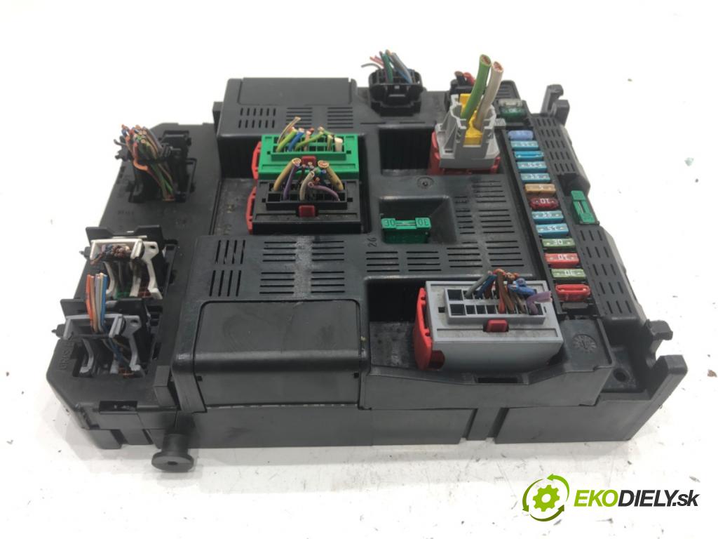 PEUGEOT 307 liftback 2002 80 kW 1.6 16V 1587 modul BSI 9636760580 (Pojistková skříňka)