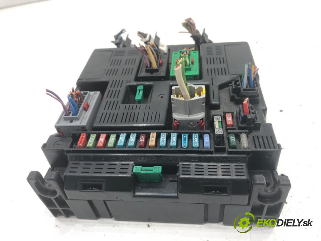 PEUGEOT 307 liftback 2002 80 kW 1.6 16V 1587 modul BSI 9636760580 (Pojistková skříňka)