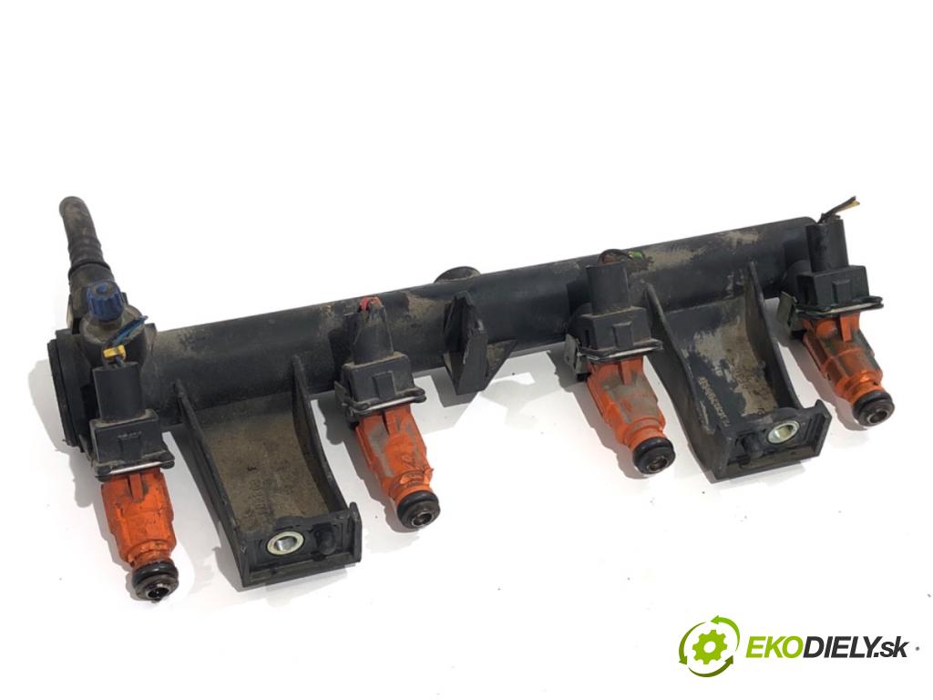 PEUGEOT 307 liftback 2002 80 kW 1.6 16V 1587 Lišta vstrekovacia 9636520780 (Vstrekovacia lišta)