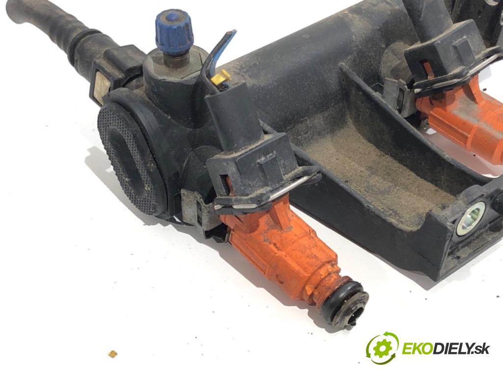 PEUGEOT 307 liftback 2002 80 kW 1.6 16V 1587 Lišta vstrekovacia 9636520780 (Vstrekovacia lišta)