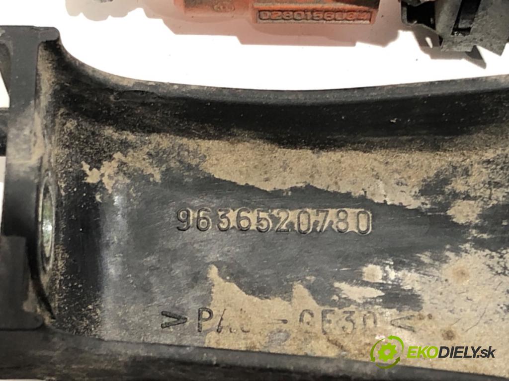 PEUGEOT 307 liftback 2002 80 kW 1.6 16V 1587 Lišta vstrekovacia 9636520780 (Vstrekovacia lišta)