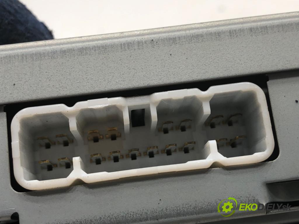 TOYOTA YARIS I liftback 2005 55 kW 1.4 D-4D (NLP10_) 1364 RADIO 86110-0D040 (Audio zariadenie)