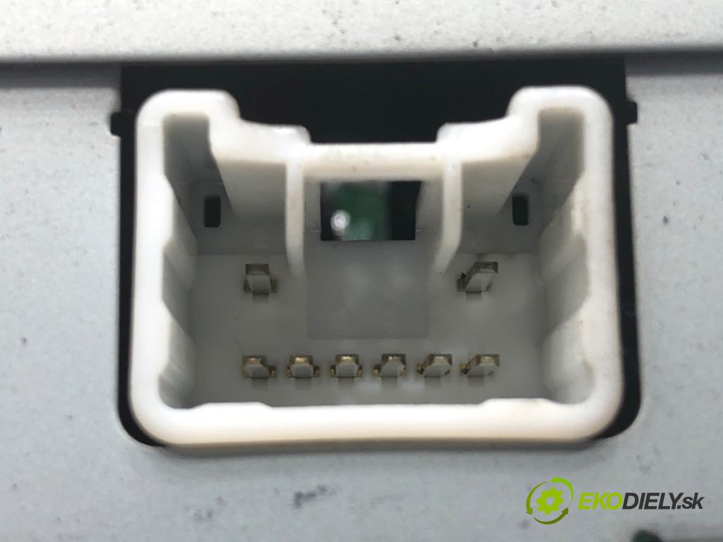 TOYOTA YARIS I liftback 2005 55 kW 1.4 D-4D (NLP10_) 1364 RADIO 86110-0D040 (Audio zariadenie)