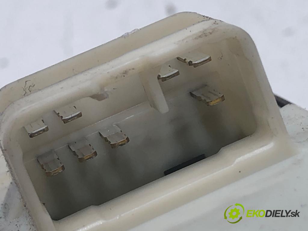 TOYOTA YARIS I liftback 2005 55 kW 1.4 D-4D (NLP10_) 1364 Prepínač okien  (Prepínacie páčky pod volantom)