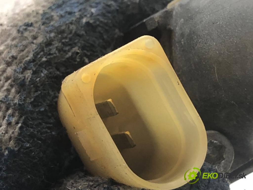 TOYOTA YARIS I liftback 2005 55 kW 1.4 D-4D (NLP10_) 1364 Mechanizmus okna ľavy predný