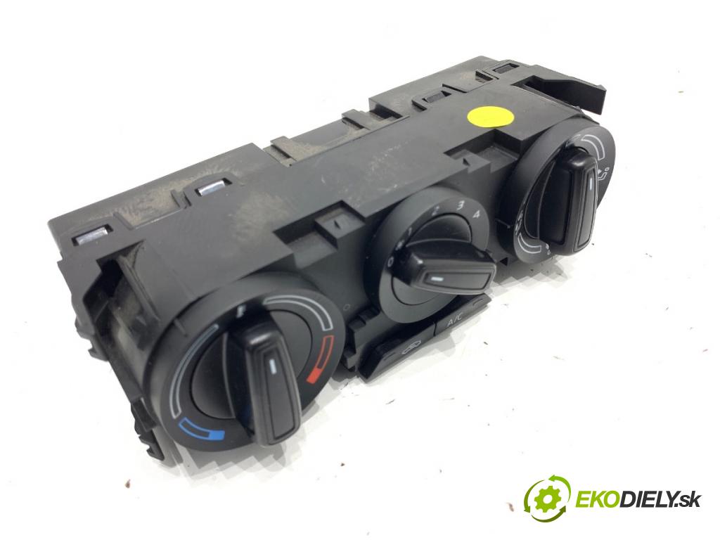 SKODA FABIA III liftback 2017 70 kW 1.0 TSI 999 Panel ovládania kúrenia  (Prepínacie páčky pod volantom)