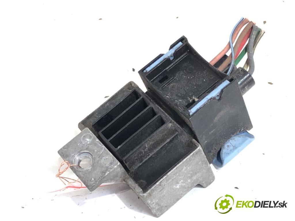 RENAULT CLIO IV liftback 2017 55 kW 1.5 dCi 75 1461 relé sviečok žhavenia 110678071R (Relé)