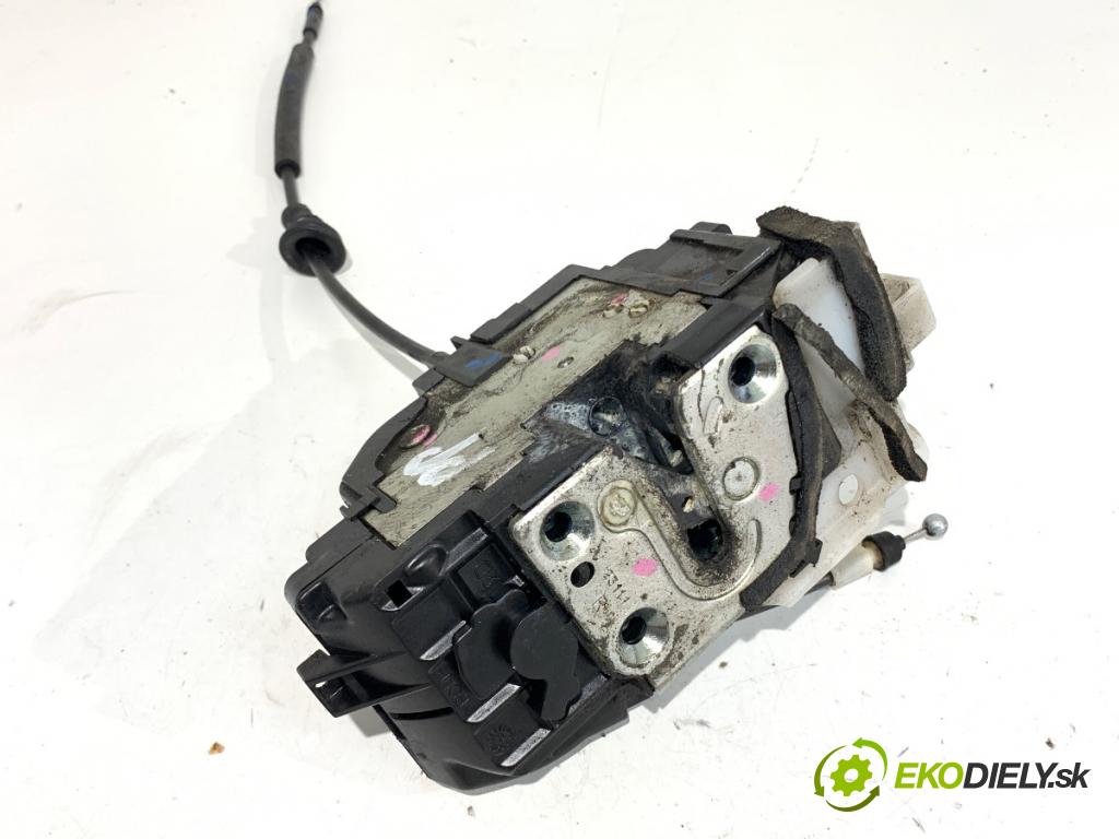 KIA CEED liftback 2011 77 kW 1.4 1396 zámok dveře pravý přední část