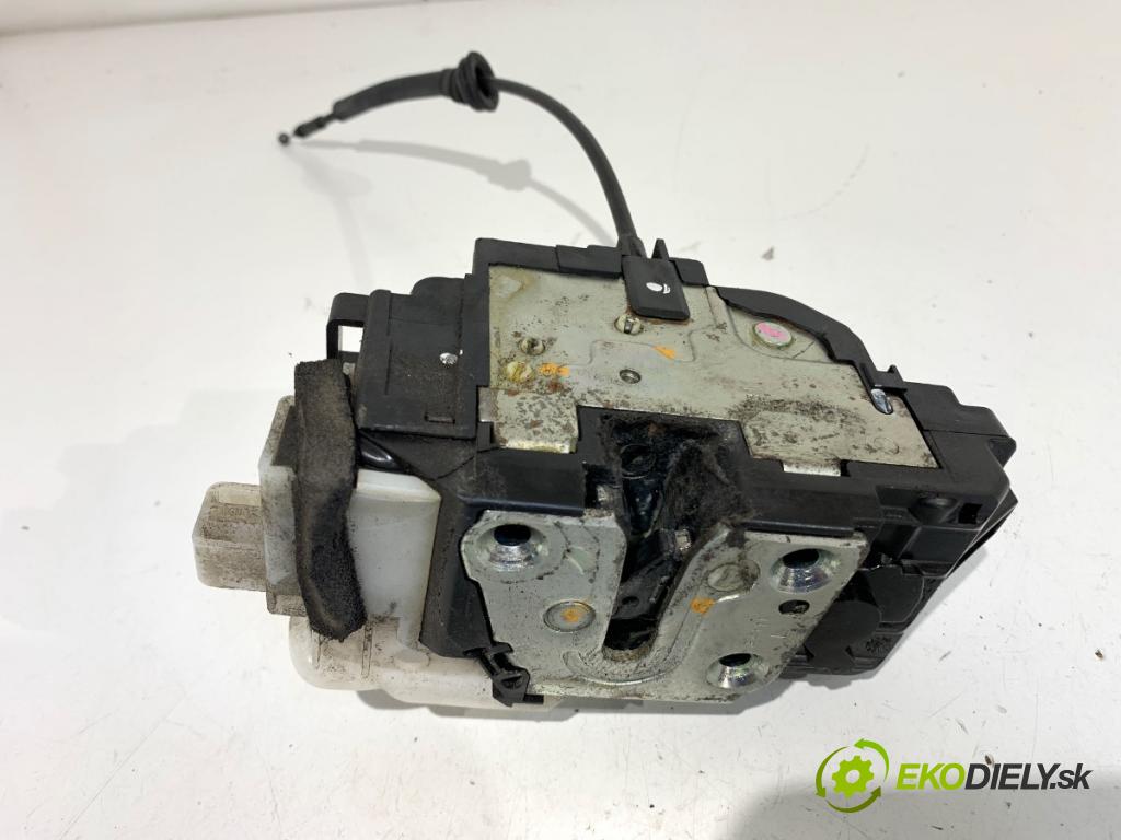 KIA CEED liftback 2011 77 kW 1.4 1396 zámok dveře levý přední část