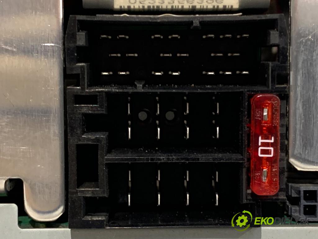 KIA CEED liftback 2011 77 kW 1.4 1396 RADIO 96160-1H050 (Audio zariadenie)