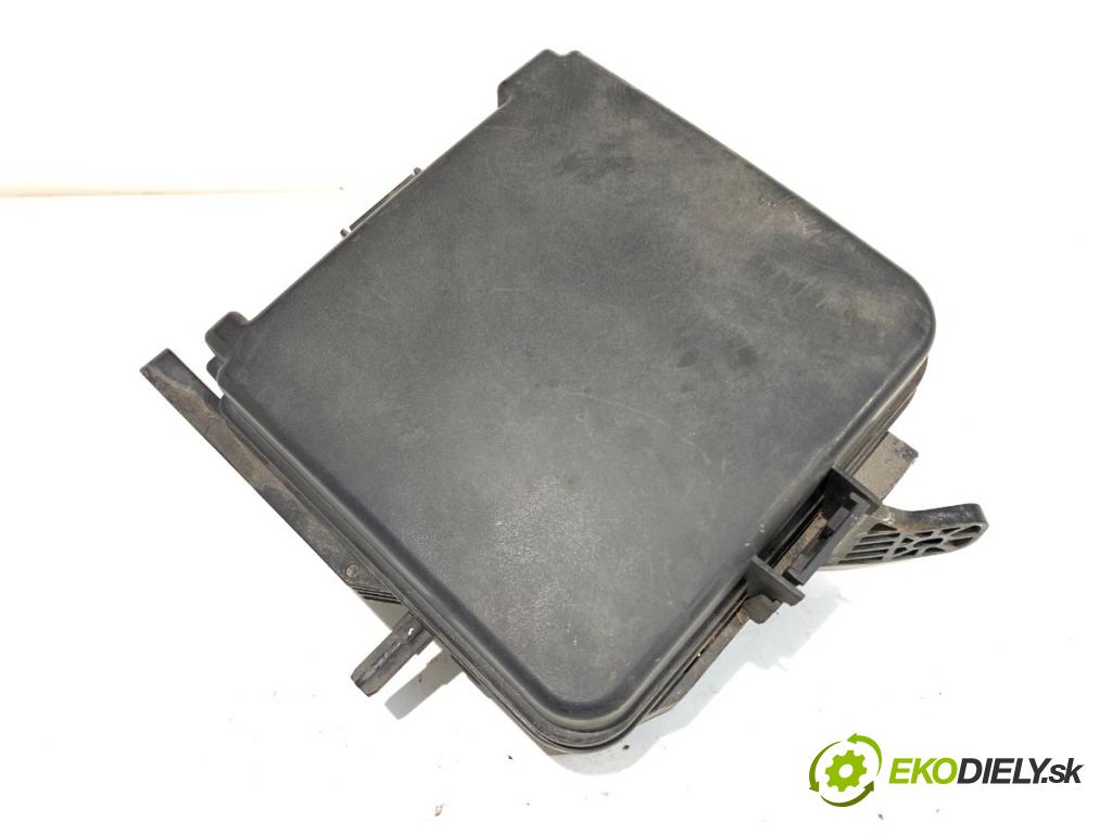 KIA CEED liftback 2011 77 kW 1.4 1396 skříňka poistková 91207-1H240 (Pojistková skříňka)