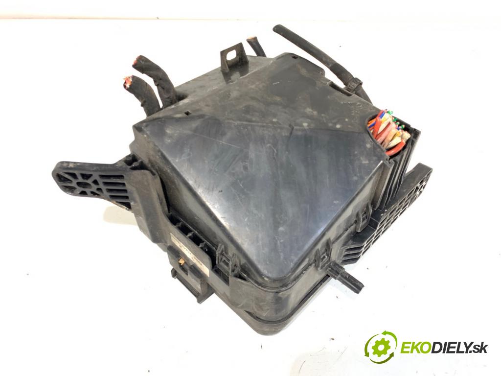 KIA CEED liftback 2011 77 kW 1.4 1396 skříňka poistková 91207-1H240 (Pojistková skříňka)