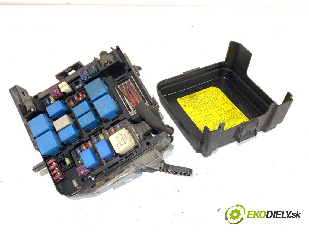 KIA CEED liftback 2011 77 kW 1.4 1396 skříňka poistková 91207-1H240 (Pojistková skříňka)