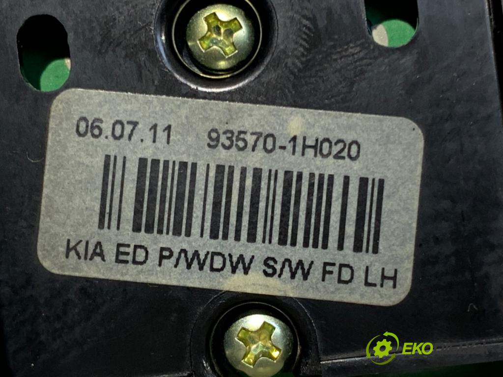 KIA CEED liftback 2011 77 kW 1.4 1396 Prepínač okien 93570-1H020 (Prepínacie páčky pod volantom)