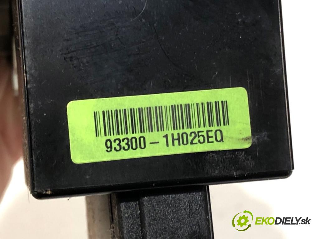 KIA CEED liftback 2011 77 kW 1.4 1396 Prepínač nastavenia svetiel 93300-1H025EQ (Prepínacie páčky pod volantom)