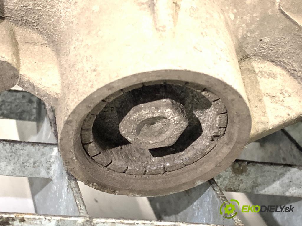 KIA CEED liftback 2011 77 kW 1.4 1396 řízení  (Řízení)