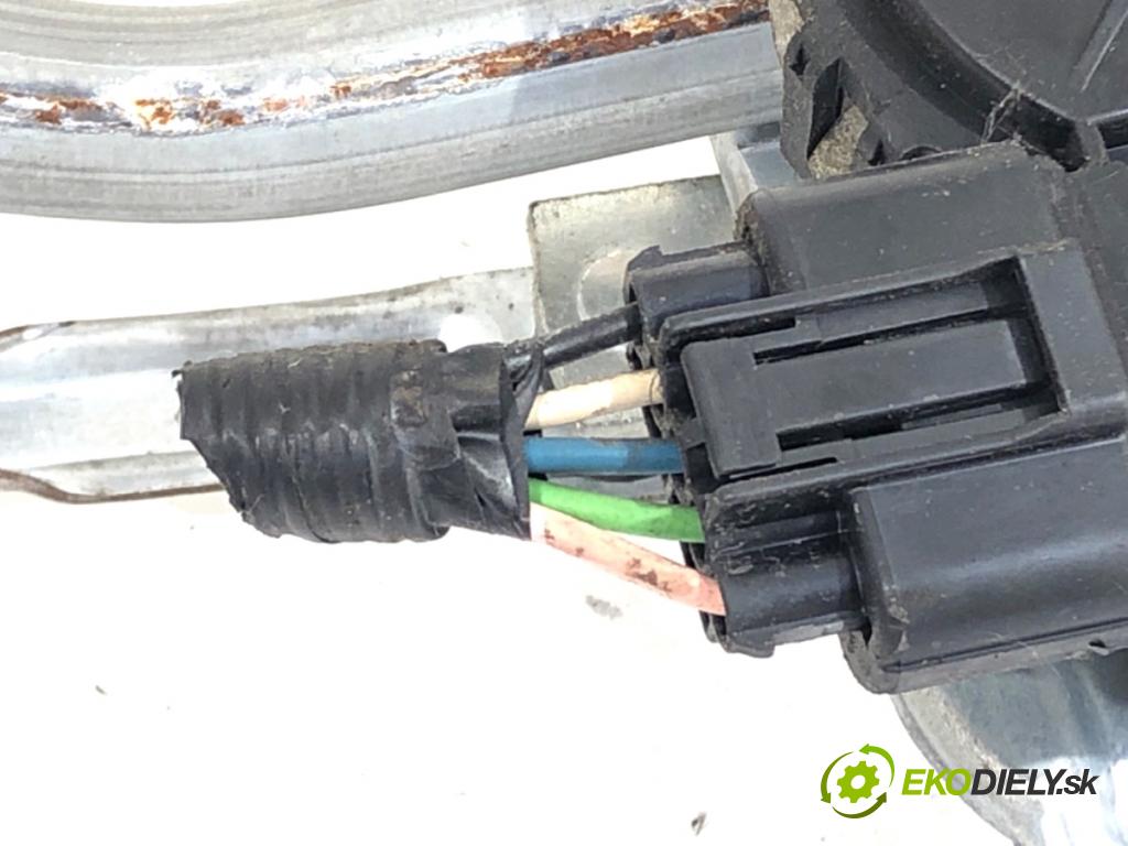 KIA CEED liftback 2011 77 kW 1.4 1396 Mechanizmus stieračov predný  (Motorček stieračov predný)