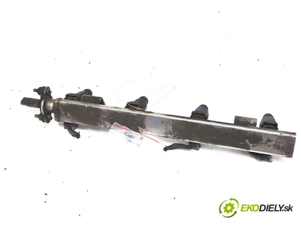 KIA CEED liftback 2011 77 kW 1.4 1396 Lišta vstrekovacia 85310-2B000 (Vstrekovacia lišta)