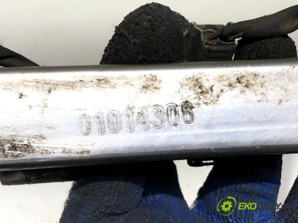 KIA CEED liftback 2011 77 kW 1.4 1396 Lišta vstrekovacia 85310-2B000 (Vstrekovacia lišta)