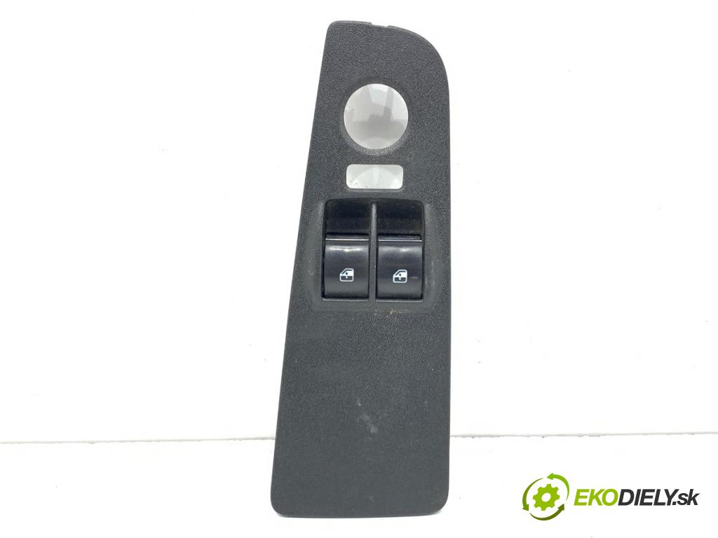 FIAT GRANDE PUNTO liftback 2006 57 kW 1.4 (199AXB11, 199AXB1A, 199BXB1A, 199AXL1A) 1368 Prepínač okien  (Prepínacie páčky pod volantom)