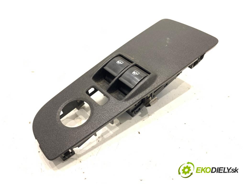 FIAT GRANDE PUNTO liftback 2006 57 kW 1.4 (199AXB11, 199AXB1A, 199BXB1A, 199AXL1A) 1368 Prepínač okien  (Prepínacie páčky pod volantom)