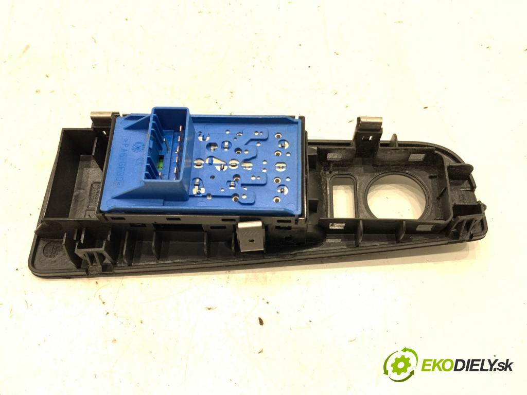 FIAT GRANDE PUNTO liftback 2006 57 kW 1.4 (199AXB11, 199AXB1A, 199BXB1A, 199AXL1A) 1368 Prepínač okien  (Prepínacie páčky pod volantom)