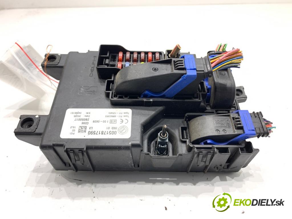 FIAT GRANDE PUNTO liftback 2006 57 kW 1.4 (199AXB11, 199AXB1A, 199BXB1A, 199AXL1A) 1368 modul BSI 00517817590 (Pojistková skříňka)