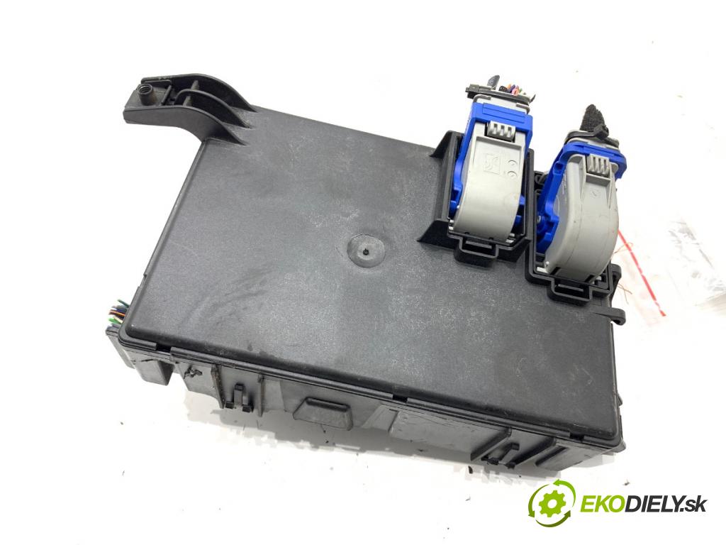 FIAT GRANDE PUNTO liftback 2006 57 kW 1.4 (199AXB11, 199AXB1A, 199BXB1A, 199AXL1A) 1368 modul BSI 00517817590 (Pojistková skříňka)