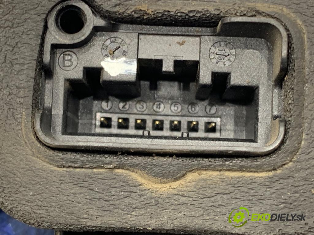 VW PASSAT B8 sedan 2016 140 kW 2.0 TDI 4motion 1968 zámok dveře levý zadní část 5E0839015