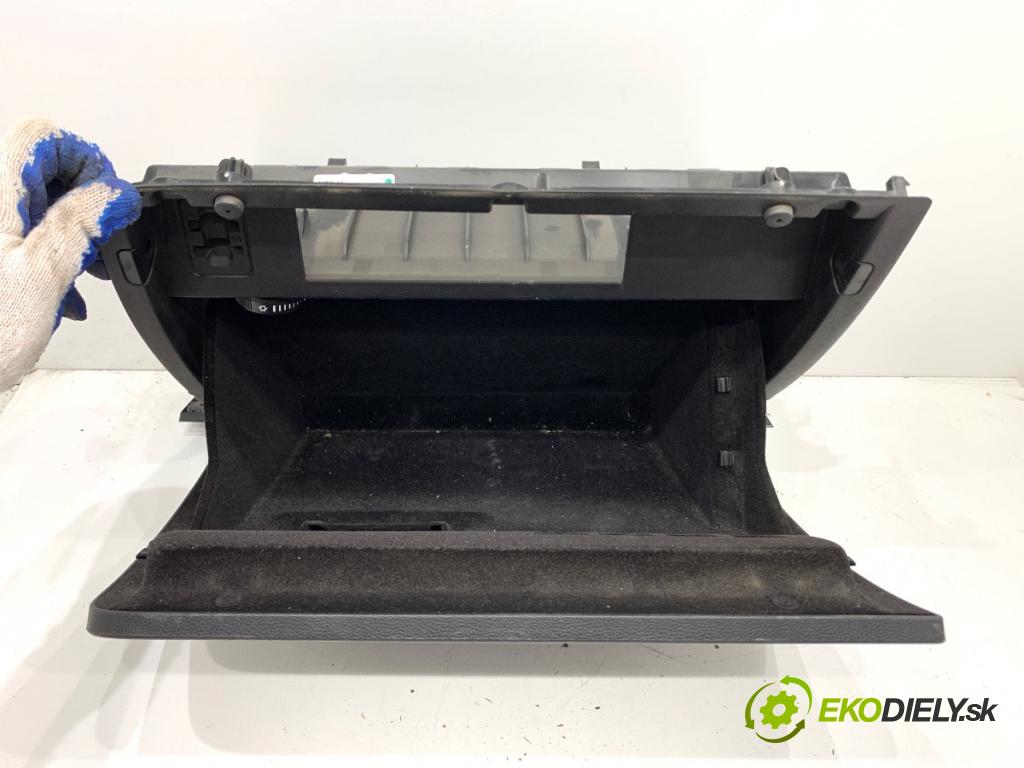 VW PASSAT B8 sedan 2016 140 kW 2.0 TDI 4motion 1968 Priehradka, kastlík spolujazdca 3G1857097Q (Priehradka (kastlík))