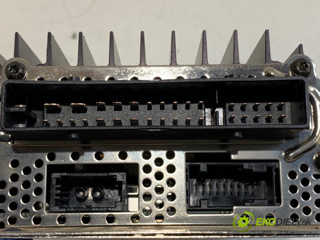 AUDI A6 C6 sedan 2005 165 kW 3.0 TDI quattro 2967 Zosilňovač 4F5035223E (Zosilňovač)