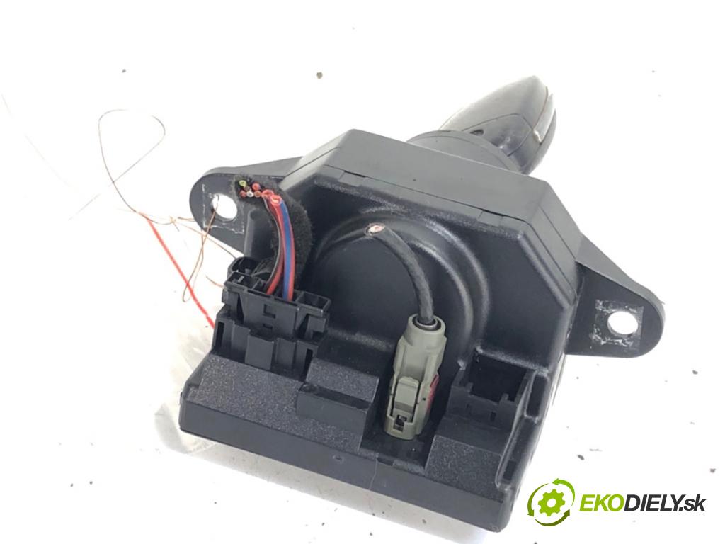 AUDI A6 C6 sedan 2005 165 kW 3.0 TDI quattro 2967 spinačka 4F0909131E (Spínacia skrinka)