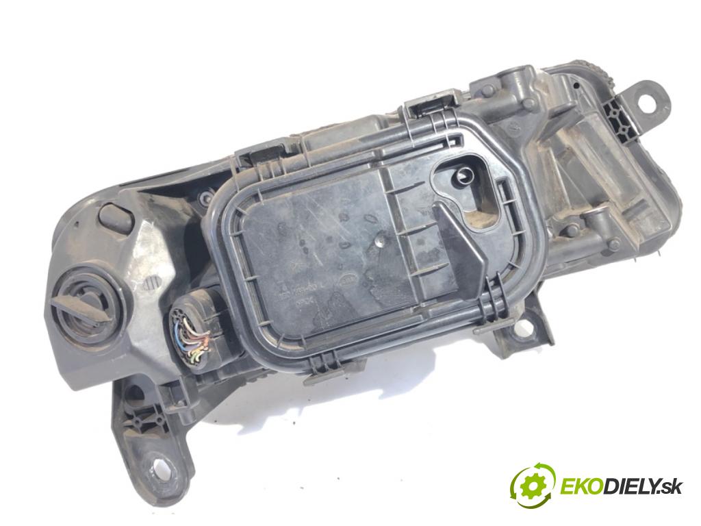 AUDI A6 C6 sedan 2005 165 kW 3.0 TDI quattro 2967 Svetlomet ľavy predný XENON