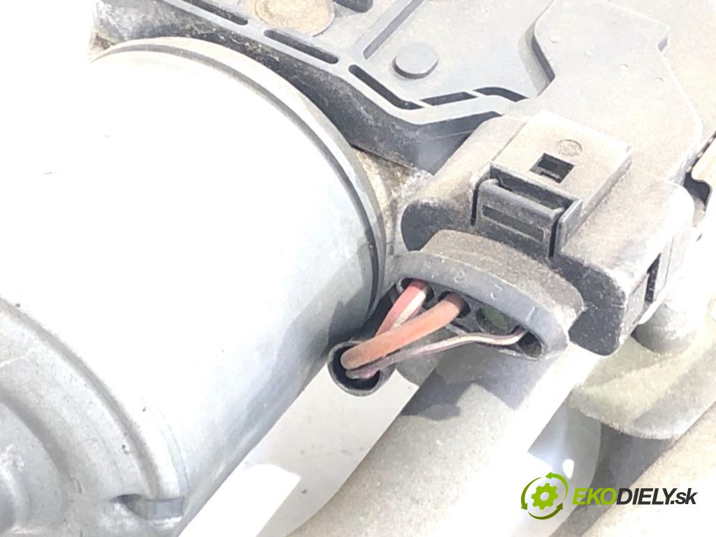 AUDI A6 C6 sedan 2005 165 kW 3.0 TDI quattro 2967 Mechanizmus stieračov predný 4F1955023B (Motorček stieračov predný)