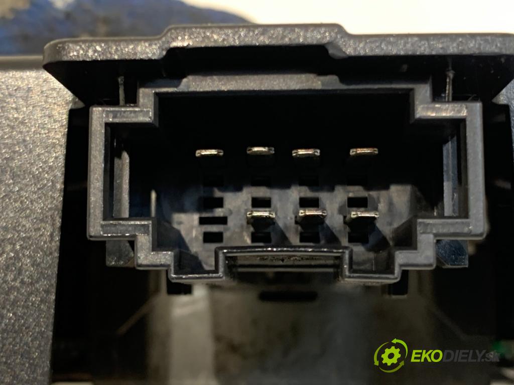 AUDI A6 C6 sedan 2005 165 kW 3.0 TDI quattro 2967 Zosilňovač 4F0035223B (Zosilňovač)