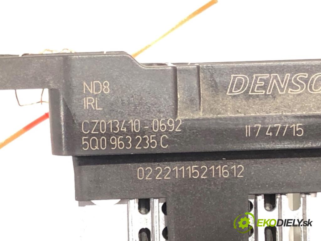 VW PASSAT B8 sedan 2016 140 kW 2.0 TDI 4motion 1968 Výhrevné teleso, radiátor kúrenia elektrická 5Q0963235C (Radiátor kúrenia)