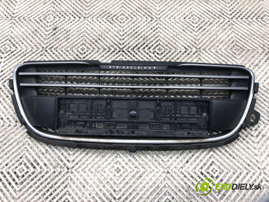 PEUGEOT 508 I sedan 2011 115 kW 1.6 THP 1598 mřížka maska 9686571877 (Přední mřížka (maska chladiče))