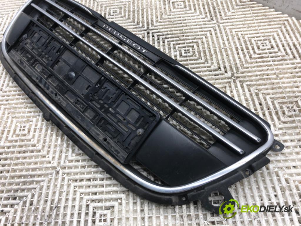 PEUGEOT 508 I sedan 2011 115 kW 1.6 THP 1598 mřížka maska 9686571877 (Přední mřížka (maska chladiče))