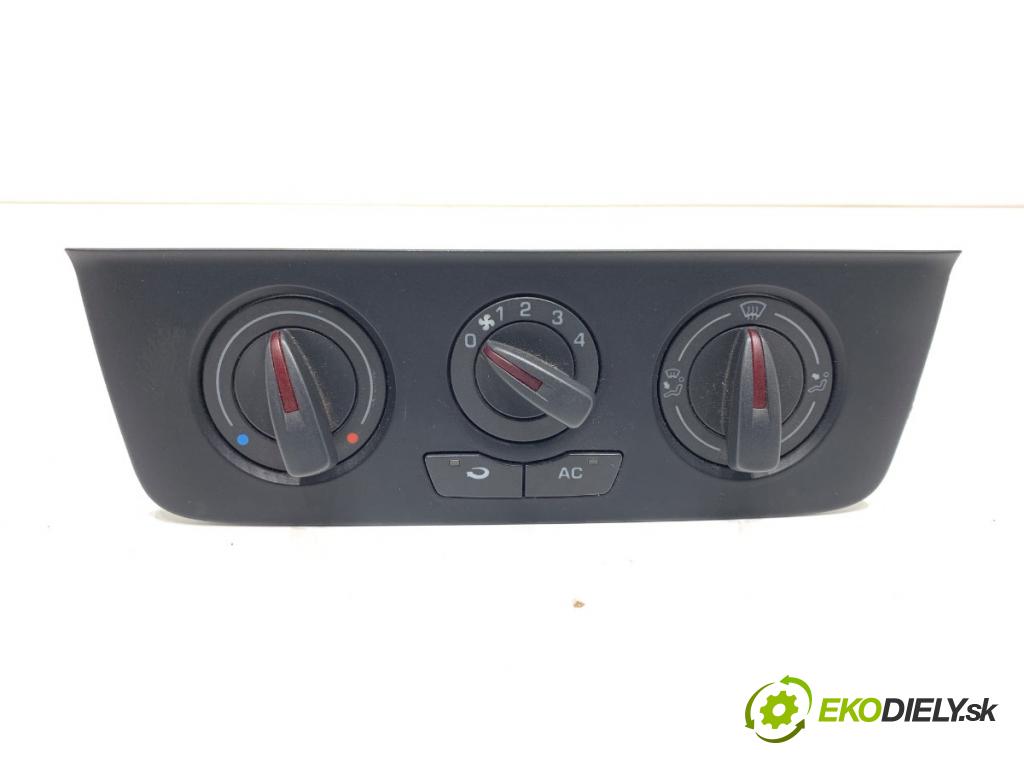 SEAT IBIZA IV liftback 2009 51 kW 1.2 1198 Panel ovládania kúrenia 6J0820045 (Prepínacie páčky pod volantom)