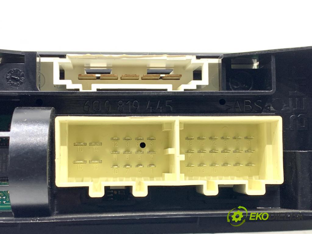 SEAT IBIZA IV liftback 2009 51 kW 1.2 1198 Panel ovládania kúrenia 6J0820045 (Prepínacie páčky pod volantom)