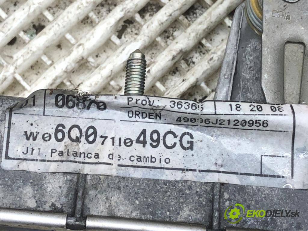 SEAT IBIZA IV liftback 2009 51 kW 1.2 1198 Kulisa 6Q0711049CG (Rýchlostná páka (kulisa))